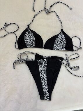 Kendall Kylie Liquid Leo Animal Print String Bikini Set‎ Medium High Cut Cheeky